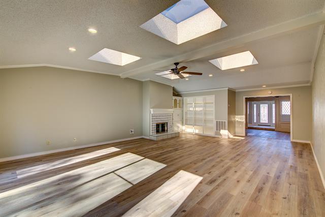 Building Photo - 225 Sovereign Ct