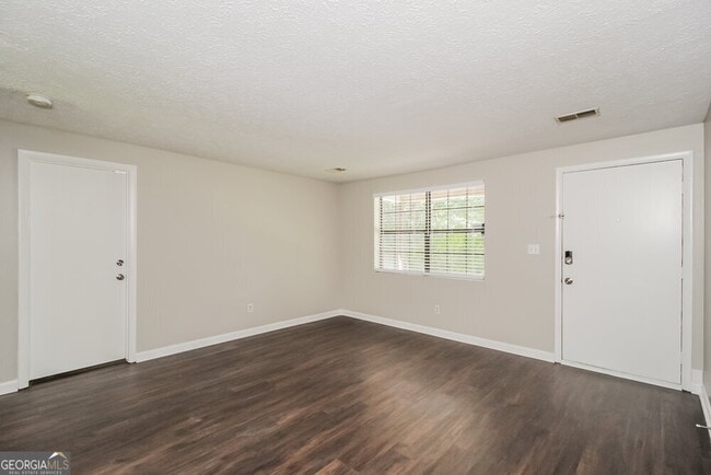 Building Photo - 2607 Foxwood Pl