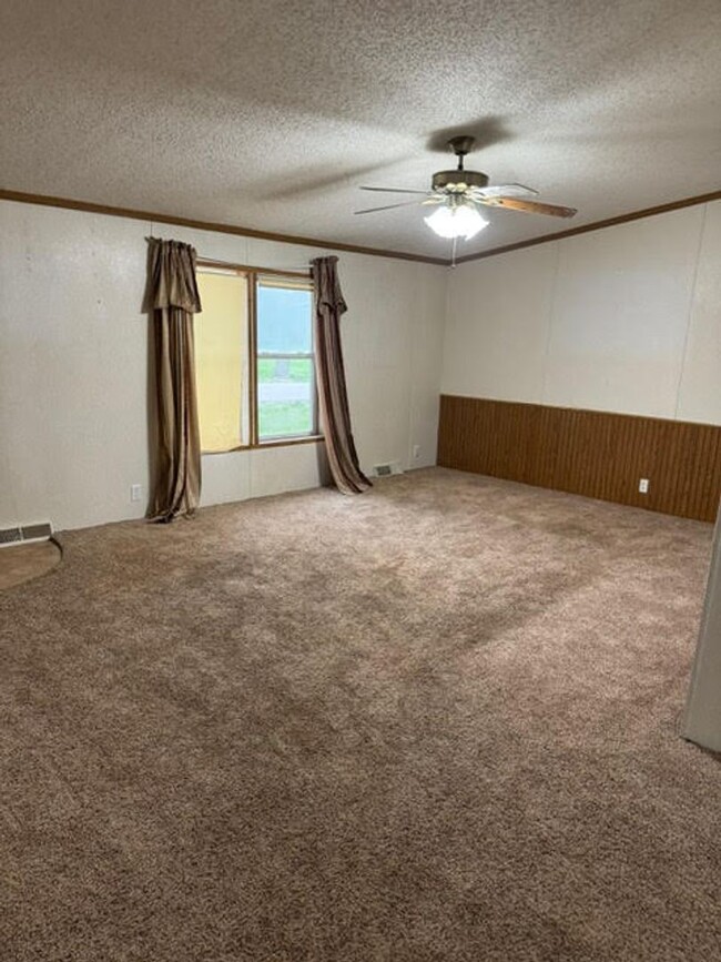Building Photo - 3 Bedroom - Bloomfield