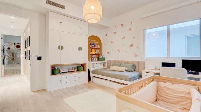 Building Photo - 545 SW 11th St