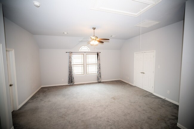 Building Photo - 13923 Hopewell Dr