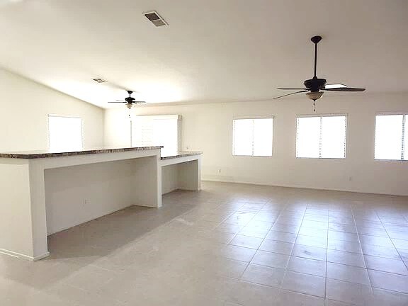 Building Photo - 41618 Petersfield Rd