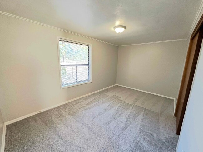 Building Photo - Charming 2BR Home with Garage & Expansive Yard in Ridgecrest area of Shoreline