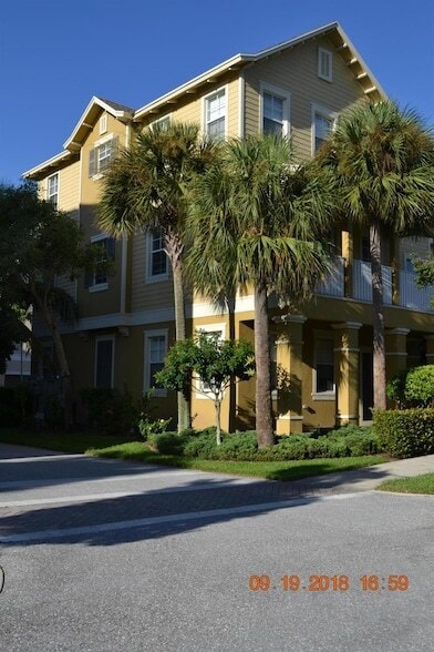 Building Photo - 107 W Pigeon Plum Dr