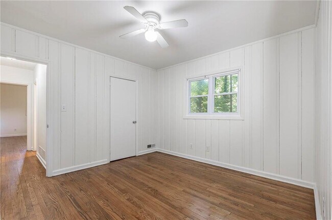 Building Photo - 804 Brookdale Dr SW