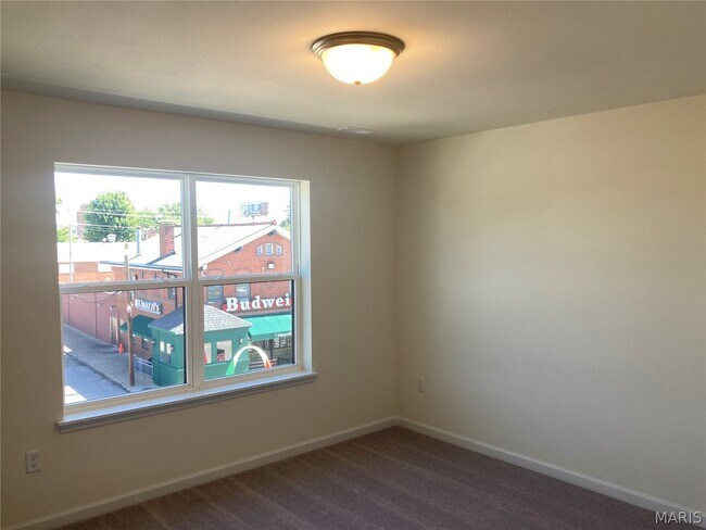 Building Photo - 5004 Daggett Ave
