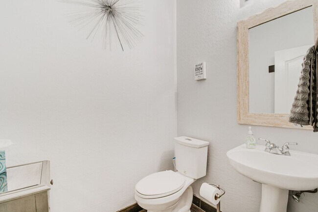 Building Photo - 13847 N Hamilton Dr