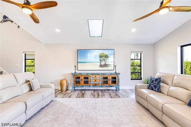 Building Photo - 1911 SE 32nd Terrace