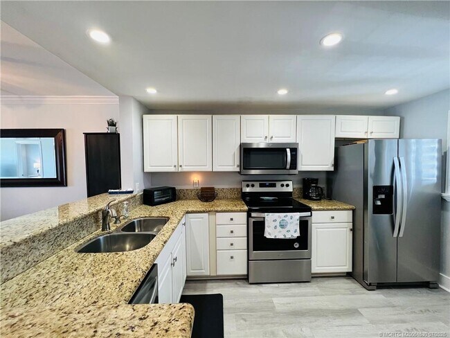 Building Photo - 10102 S Ocean Dr