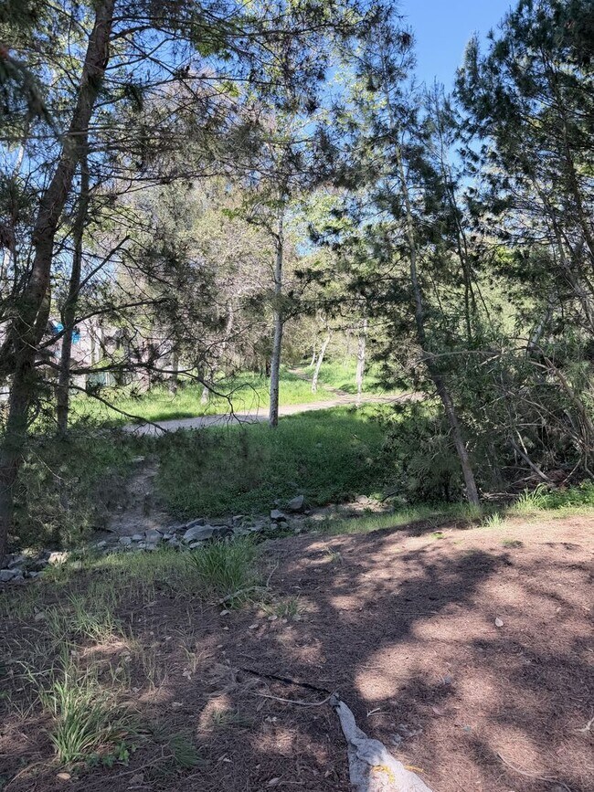 Building Photo - Exclusive Newport Terrace Condos - Trails to the Beach!