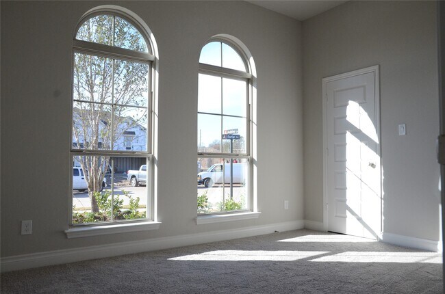 Building Photo - 10511 Forfar Ln
