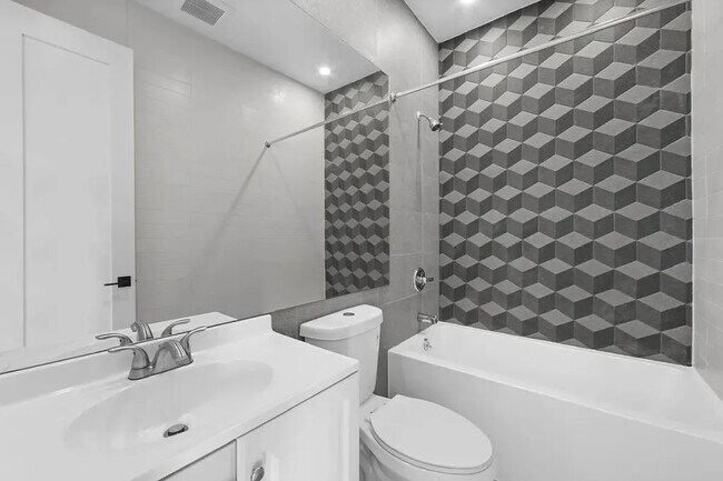 Building Photo - Furnished room/NOT APARTMENT