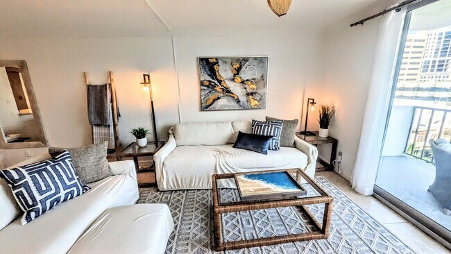 Building Photo - High end condo on waterfront downtown Sarasota!