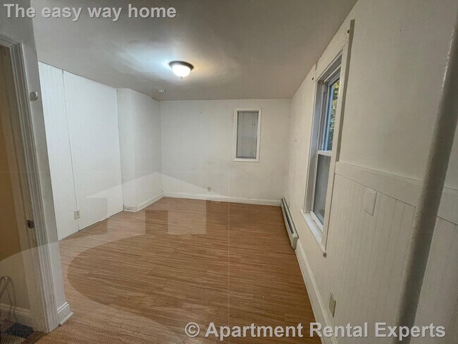 Building Photo - 578 Main St