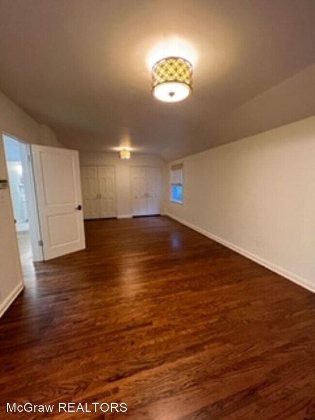 Building Photo - 4 br, 3.5 bath House - 2141 E. 31st Place S.