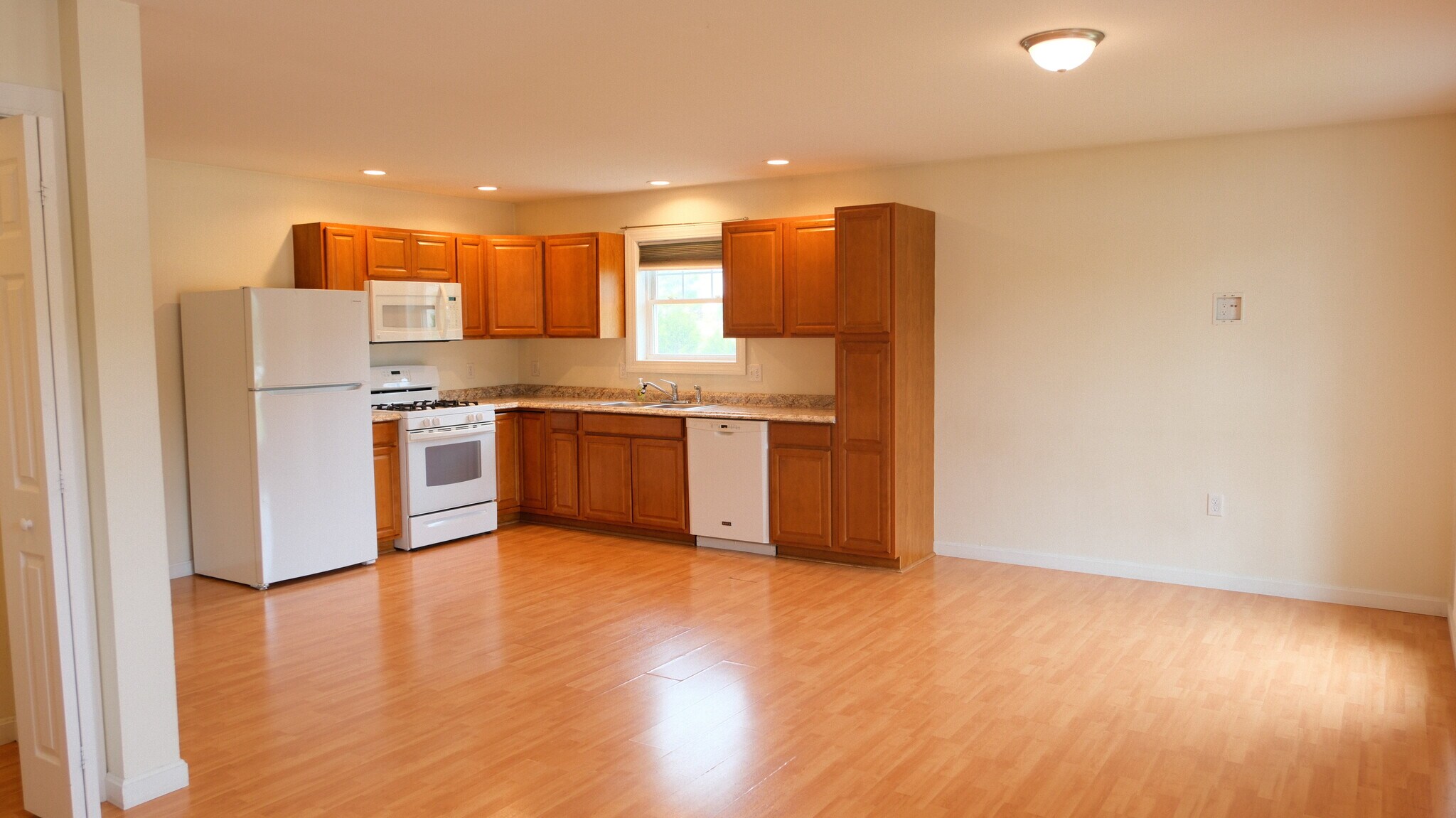 Building Photo - 100 Jay Bird Ln