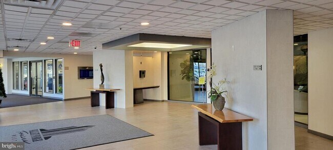 Building Photo - 20722 Valley Forge Cir