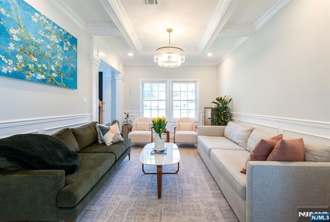 Building Photo - 765 6th Ave