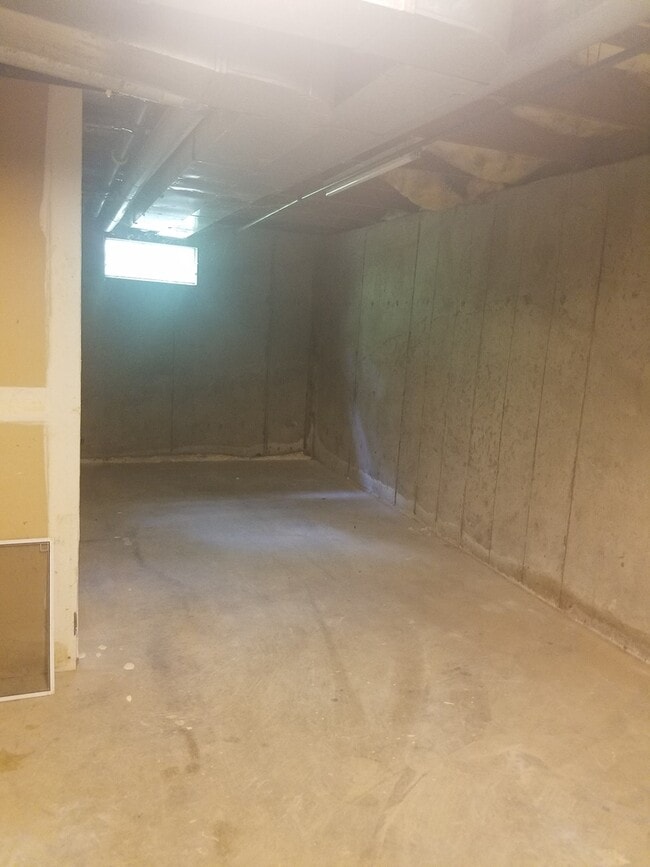 Building Photo - Single Family Home within walking distance to Quinnipiac