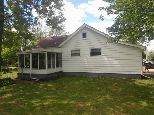 Building Photo - 35348 Sheffield St