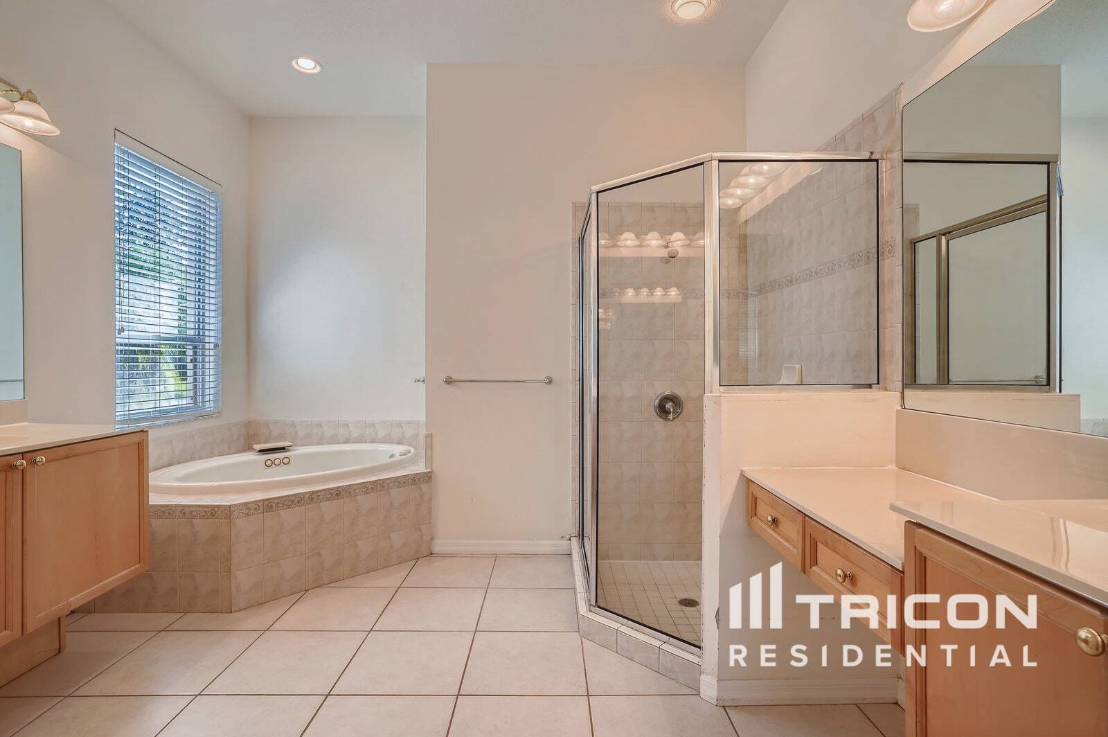 Building Photo - 9614 Greenpointe Dr