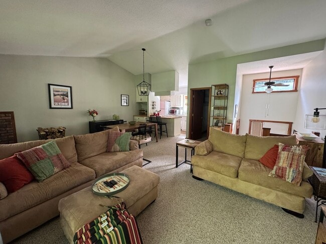 Building Photo - Short Term- 2 bedroom condo in Quechee- Fully Furnished