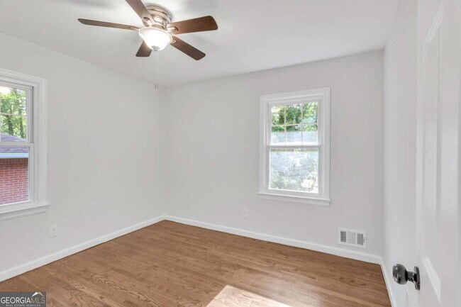 Building Photo - 2773 Fairlane Dr SE