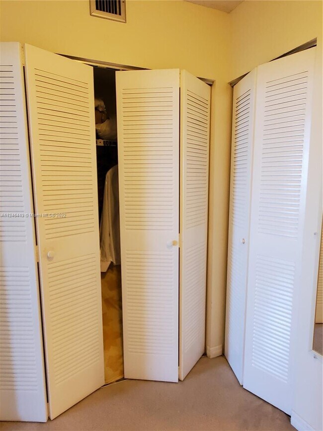 Building Photo - 20515 E Country Club Dr  841 Aventura Fl 3...