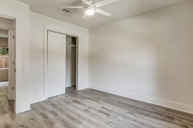 Building Photo - Welcome home to this beautifully updated 2-bedroom, 1-bath unit in a well-maintained triplex!