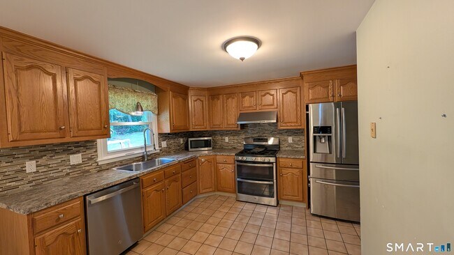 Building Photo - 166 Stevens Ln