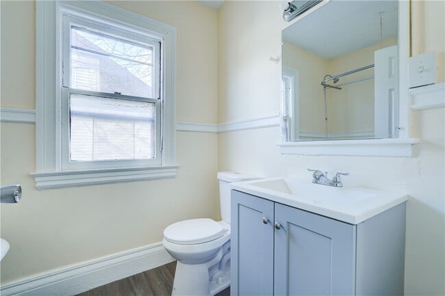 Building Photo - 461 Parsells Ave