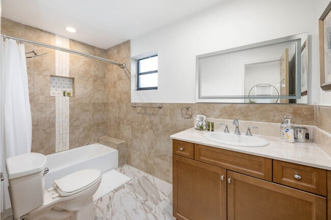 Building Photo - 8444 Sheraton Dr