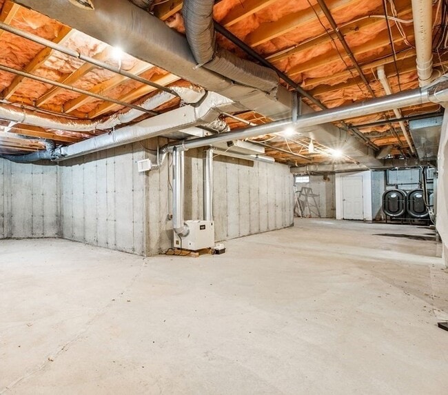 Building Photo - 42 Oak Bluff Cir