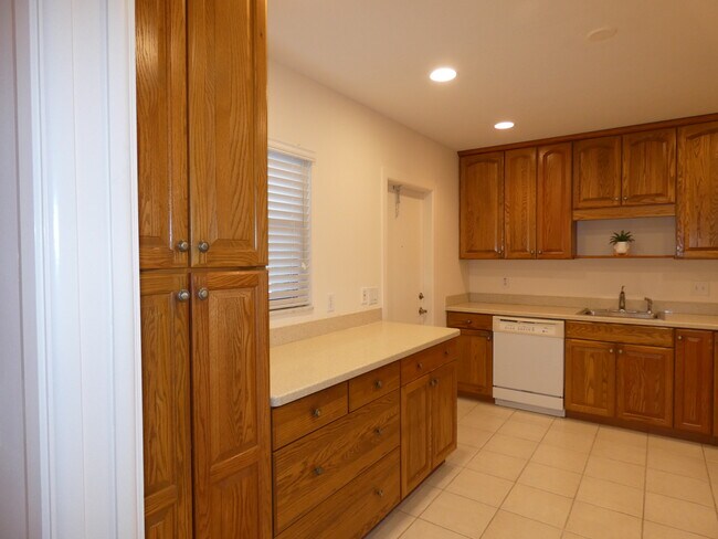 Building Photo - 3 SE Turtle Creek Dr