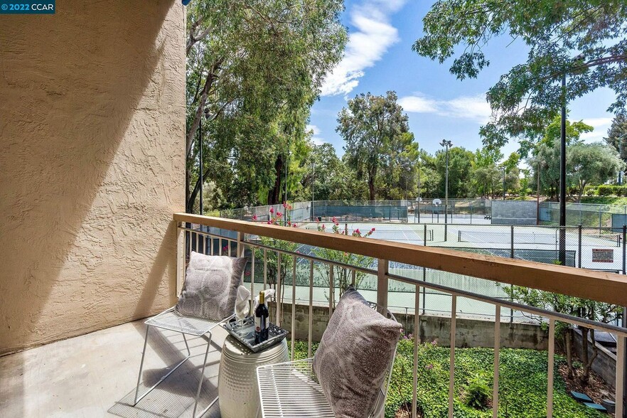 private unit balcony - 300 N Civic Dr #313