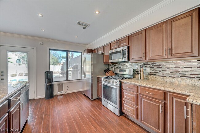 Building Photo - 2064 Waverly Cir