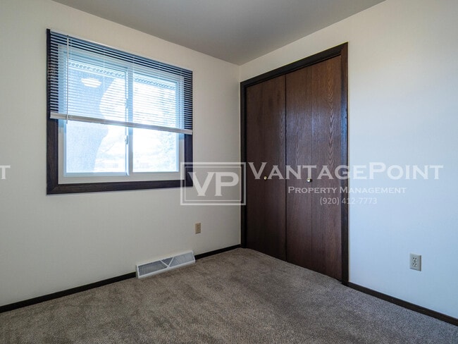 Building Photo - 2571 Trojan Dr
