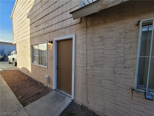 Building Photo - 5126 Golden Ln