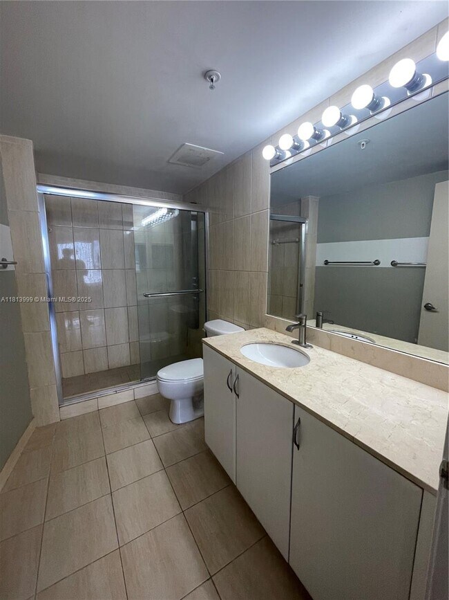 Building Photo - 1750 N Bayshore Dr