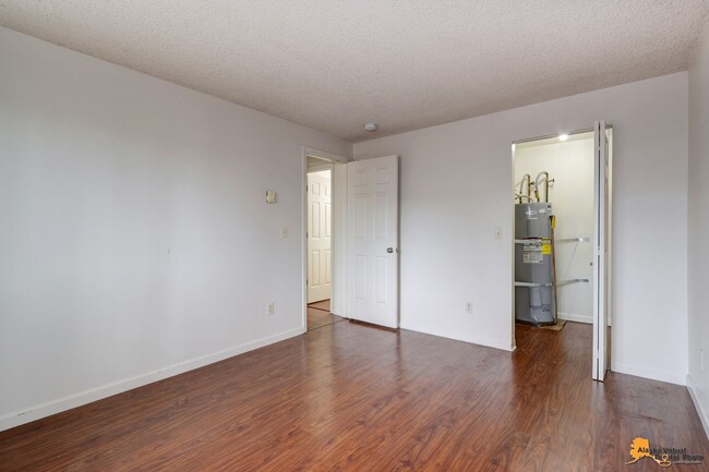 Building Photo - Charming 3 Bedroom Ranch Style Condo in Ea...