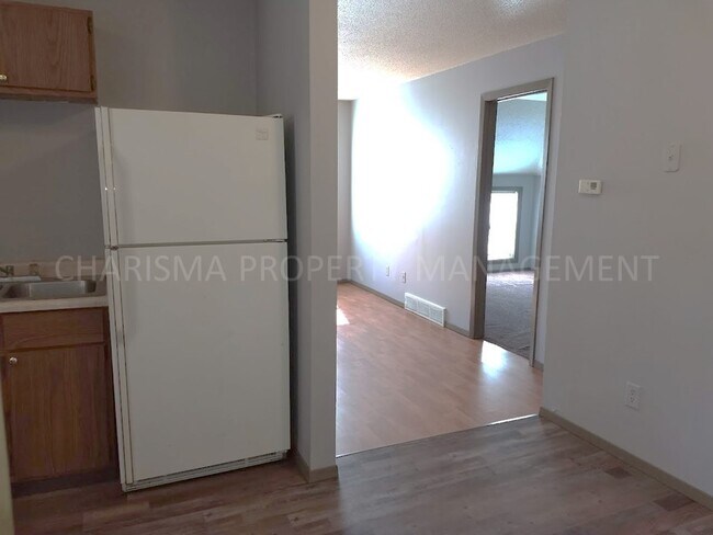 Building Photo - 209 S Lake Ave