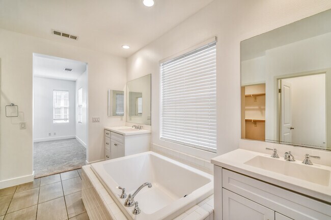 Building Photo - 211 W Tribella Ct