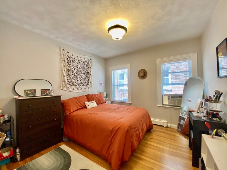 Building Photo - 1429 Cambridge St