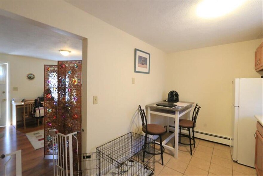 Building Photo - 128 Pine St