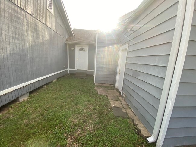 Building Photo - 7619 Ilex St