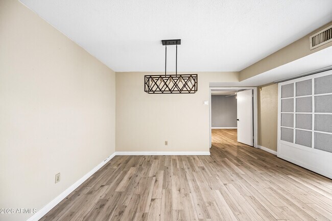 Building Photo - 5945 E Thomas Rd