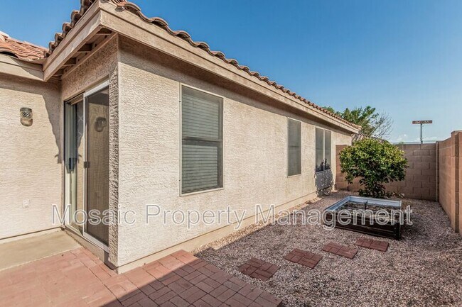 Building Photo - 1543 S Danielson Way