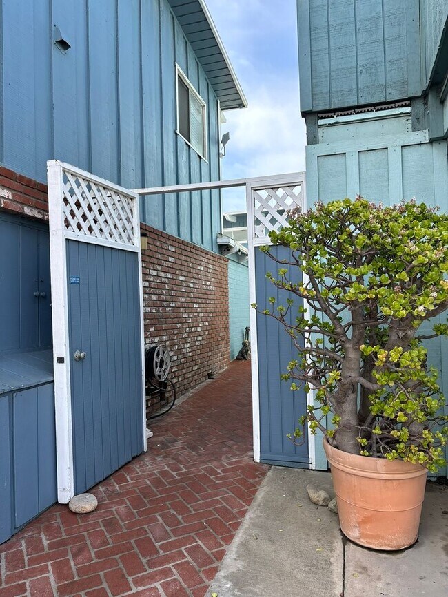 Building Photo - Oceanfront | 2nd Floor Condo