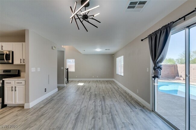 Building Photo - 3792 Autumn King Ave