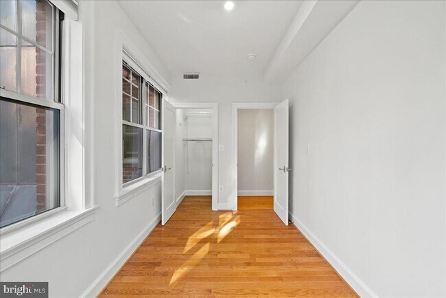 Building Photo - 3220 17th St NW